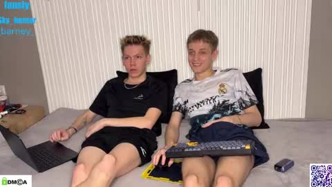 Snapshot of sky_hunter chatting on 12-01-25, 09:09 sky_hunter online show from 12-01-25, 09:09