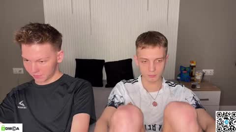 Snapshot of sky_hunter chatting on 01-19-26, 04:00 sky_hunter online show from 01-19-26, 04:00