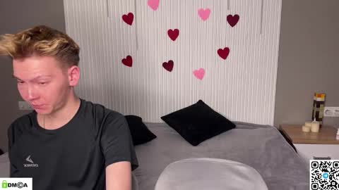 Snapshot of sky_hunter chatting on 02-15-26, 07:10 sky_hunter online show from 02-15-26, 07:10