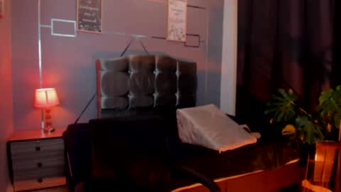 Snapshot of sky_jules chatting on 10-20-25, 03:40 Daniel online show from 10-20-25, 03:40