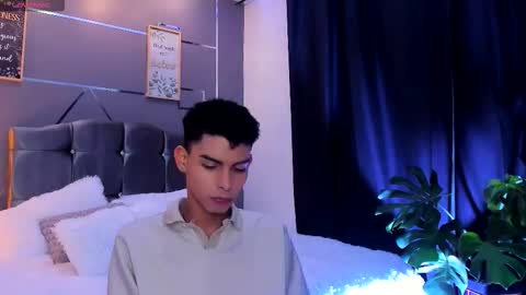 Snapshot of sky_jules chatting on 11-04-25, 03:16 Daniel online show from 11-04-25, 03:16