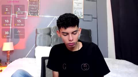 Snapshot of sky_jules chatting on 11-09-25, 09:02 Daniel online show from 11-09-25, 09:02