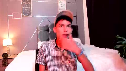 Snapshot of sky_jules chatting on 11-17-25, 02:50 Daniel online show from 11-17-25, 02:50