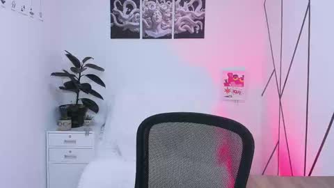 Snapshot of sky_jules chatting on 11-18-25, 03:12 Daniel online show from 11-18-25, 03:12