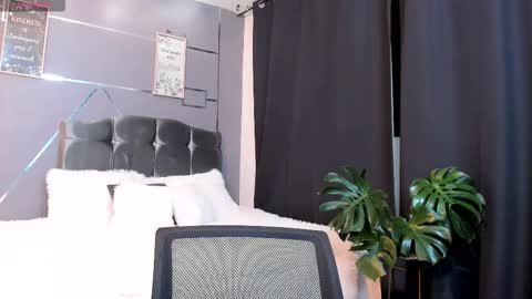 Snapshot of sky_jules chatting on 11-20-25, 03:28 Daniel online show from 11-20-25, 03:28