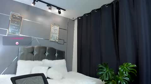 Snapshot of sky_jules chatting on 11-23-25, 02:55 Daniel online show from 11-23-25, 02:55