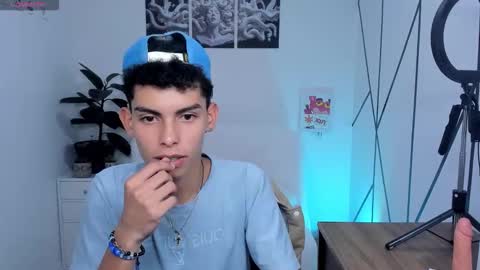 Snapshot of sky_jules chatting on 11-30-25, 03:43 Daniel online show from 11-30-25, 03:43