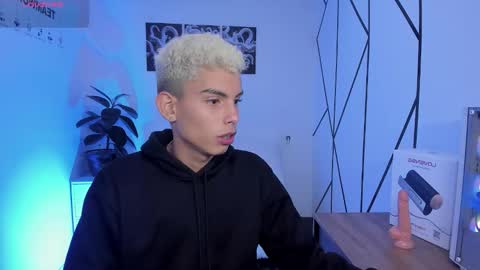 Snapshot of sky_jules chatting on 12-15-25, 02:27 Daniel online show from 12-15-25, 02:27