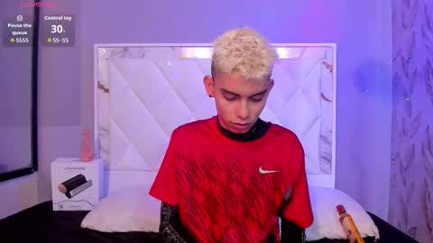 Snapshot of sky_jules chatting on 01-15-26, 04:39 Daniel online show from 01-15-26, 04:39