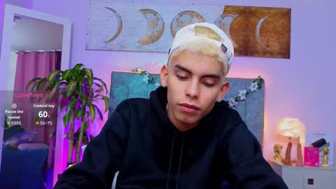 Snapshot of sky_jules chatting on 02-03-26, 07:35 Daniel online show from 02-03-26, 07:35