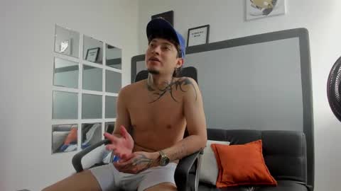 Snapshot of sky_wild chatting on 10-24-25, 08:16 sky_wild online show from 10-24-25, 08:16