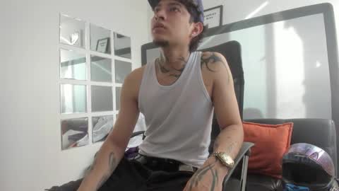 Snapshot of sky_wild chatting on 10-31-25, 08:43 sky_wild online show from 10-31-25, 08:43