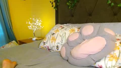 Snapshot of skybella_ chatting on 04-22-26, 12:50 Skylar online show from 04-22-26, 12:50