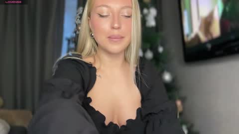 Snapshot of skyffi chatting on 01-09-25, 01:35 GARRY AND SOPHIA online show from 01-09-25, 01:35