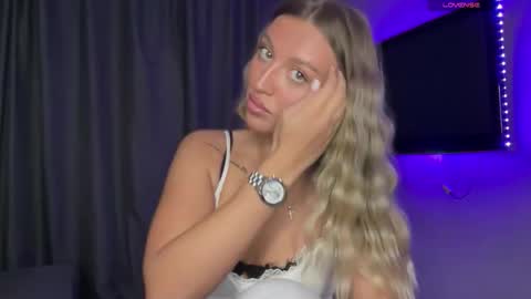 Snapshot of skyffi chatting on 10-04-25, 08:40 GARRY AND SOPHIA online show from 10-04-25, 08:40