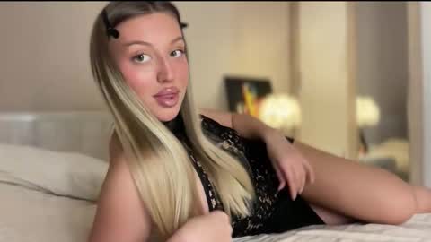 Snapshot of skyffi chatting on 12-16-25, 08:14 GARRY AND SOPHIA online show from 12-16-25, 08:14