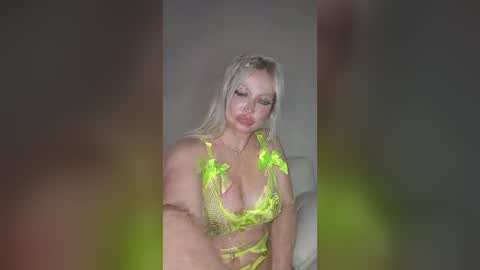 Snapshot of skyla_nera chatting on 07-12-26, 12:12 Skyla-Nera online show from 07-12-26, 12:12