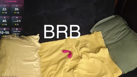 Snapshot of skylar_onfire chatting on 12-15-25, 02:38 Sky online show from 12-15-25, 02:38