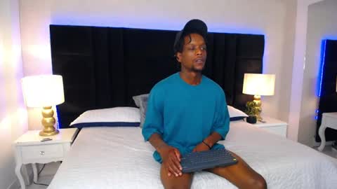 Snapshot of skylerbigxxx chatting on 06-18-26, 04:02 SKYLERBIGXXX online show from 06-18-26, 04:02