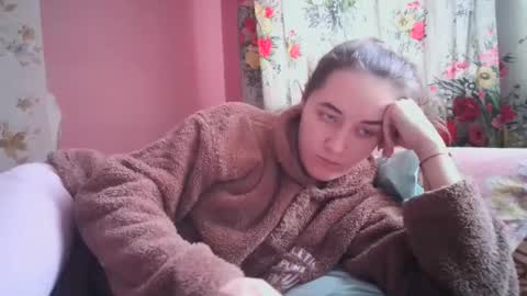 skyressie333 online show from 12-18-24, 08:09