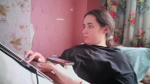 skyressie333 online show from 12-22-24, 12:05