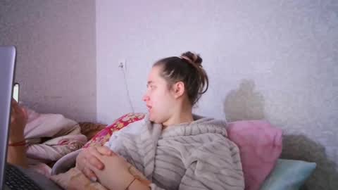 skyressie333 online show from 02-09-25, 08:11