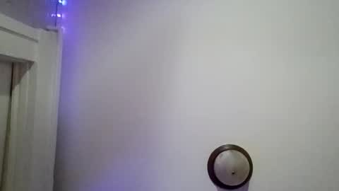 Snapshot of skysnicker chatting on 11-19-25, 06:46 skysnicker online show from 11-19-25, 06:46