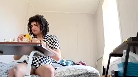 Snapshot of skysnicker chatting on 11-24-25, 04:18 skysnicker online show from 11-24-25, 04:18