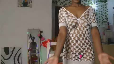 Snapshot of skyy_brown chatting on 11-06-25, 12:11 Bella online show from 11-06-25, 12:11