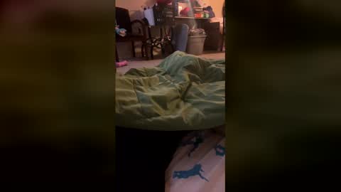 Snapshot of slap1611 chatting on 12-16-25, 03:22 slap1611 online show from 12-16-25, 03:22