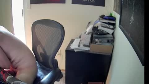 Snapshot of slave2pussy chatting on 02-18-25, 10:03 slave2pussy online show from 02-18-25, 10:03