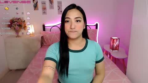 Queen Cyrine online show from 12-23-24, 10:10