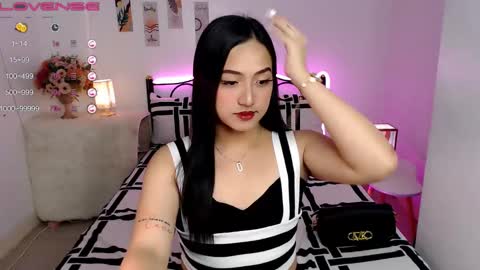 Queen Cyrine online show from 01-06-25, 05:52