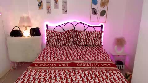 Snapshot of slave_amanda69 chatting on 03-10-26, 01:32 Queen Cyrine online show from 03-10-26, 01:32