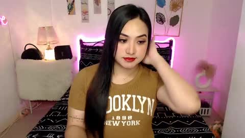 Queen Cyrine online show from 04-11-26, 01:10