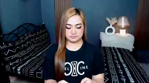 Queen Cyrine online show from 07-23-26, 01:58