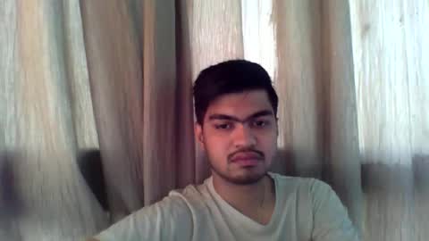 Snapshot of slavesj18 chatting on 11-26-25, 04:35 Add me on hangout sjcool1998 online show from 11-26-25, 04:35