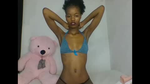 Snapshot of slaybby chatting on 12-21-25, 02:24 Slaybby online show from 12-21-25, 02:24