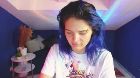 Snapshot of slayq777 chatting on 10-14-25, 09:04 Emilia online show from 10-14-25, 09:04