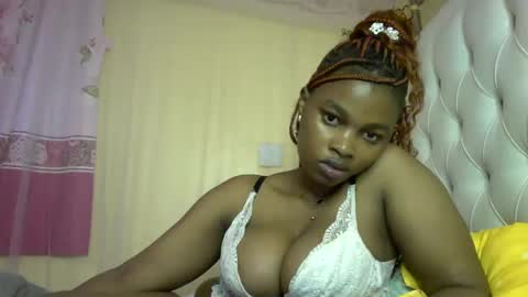 Snapshot of slayslay002 chatting on 12-10-24, 03:33 Rose online show from 12-10-24, 03:33