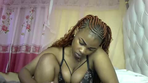 Snapshot of slayslay002 chatting on 01-29-25, 10:22 Rose online show from 01-29-25, 10:22