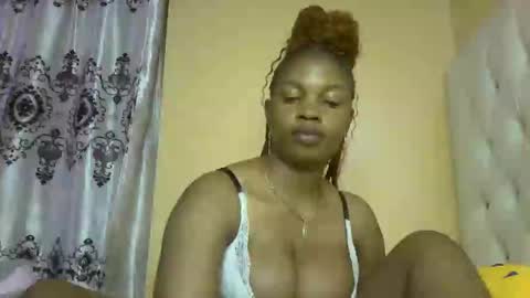 Snapshot of slayslay002 chatting on 02-13-25, 12:57 Rose online show from 02-13-25, 12:57