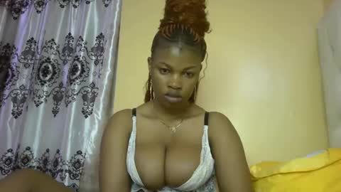Snapshot of slayslay002 chatting on 02-14-25, 02:28 Rose online show from 02-14-25, 02:28