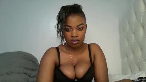 Snapshot of slayslay002 chatting on 09-28-25, 09:20 Rose online show from 09-28-25, 09:20
