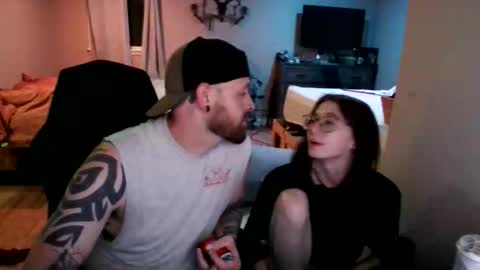 Snapshot of sleepysirenn chatting on 04-12-26, 02:16 Hair Nails online show from 04-12-26, 02:16