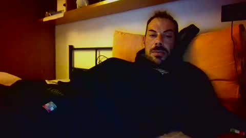 Snapshot of slevin1983 chatting on 02-04-26, 12:38 slevin online show from 02-04-26, 12:38