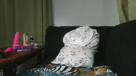 Snapshot of slim_bitch_ chatting on 11-27-25, 02:02 becky online show from 11-27-25, 02:02