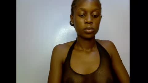 Snapshot of slim_candy12 chatting on 05-25-26, 08:37 Lily online show from 05-25-26, 08:37