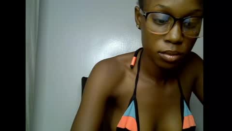 Snapshot of slim_candy12 chatting on 05-31-26, 06:09 Lily online show from 05-31-26, 06:09