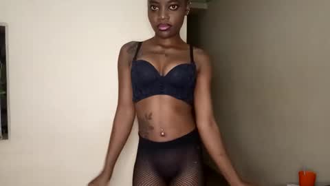 Snapshot of slim_desire chatting on 11-19-25, 12:21 slim_desire online show from 11-19-25, 12:21